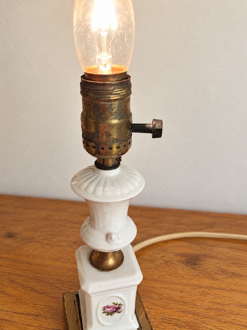White Ceramic Accent Lantern Table Lamp - Classic White
